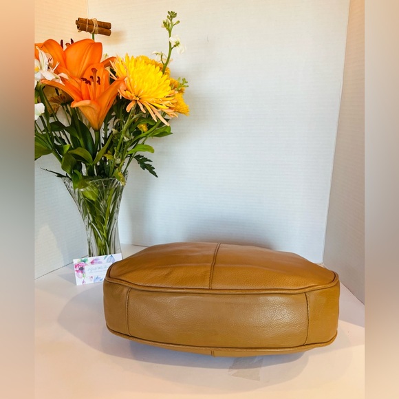 APOSTROPHE Hobo Bag Purse Classic Faux Vegan Leather w Silver Hardware in Camel - Picture 10 of 12